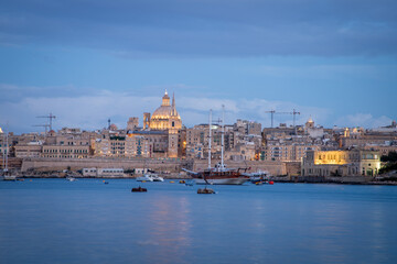 Obraz premium waterfront of Valletta at sunset 