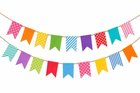 Varal de festa junina,  varal de anivers&aacute;rio com bandeirinhas coloridas, listrada e com bolinhas isolado em fundo branco 