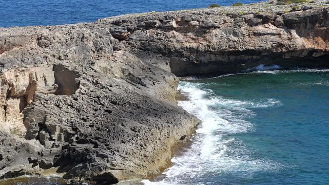 Wide coastal landscape near Porto Cristo, Mallorca and gentle waves along rocky cliffs. For travel, nature or background footage with calm maritime atmosphere. 4K UHD 3840x2160, 25fps, 38 sec, 560 MB