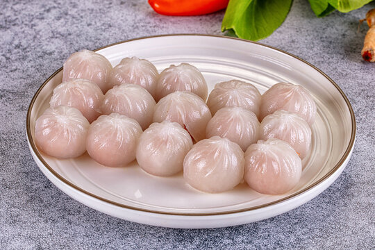 Steamed stuffed dim sum with prawn