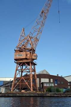 Kran im Hafen von Emden