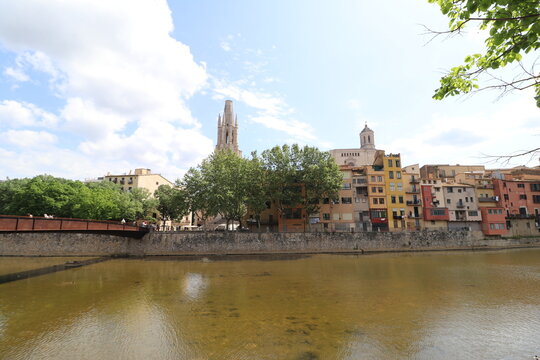 The traditional colorful houses of the Onyar River and the Cathedral and Basilica of Sant Feliu in Girona, Catalonia