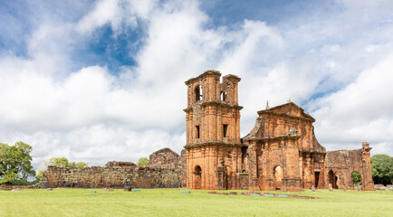 Foto panorâmica de ruínas no Brasil © Rodrigo Postol