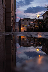 Fototapeta premium Porec, Kroatien - Spiegelung der Stadt in der Abenddämmerung