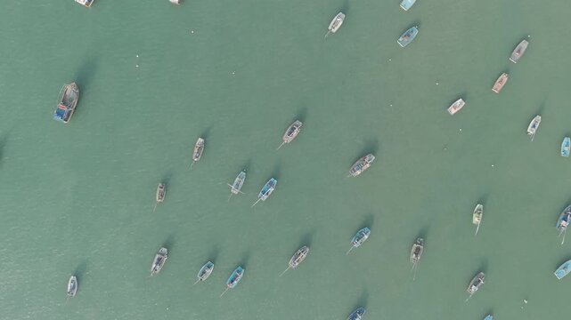 Barcos em alto mar