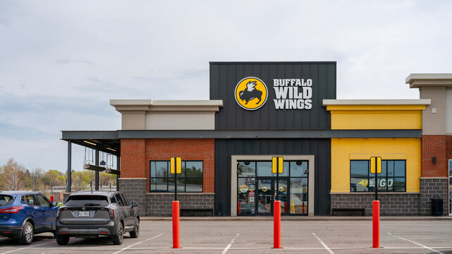 Camillus, NY - Apr 18, 2026: Panoramic view of Buffalo Wild Wings restaurant at Township 5 Plaza. Buffalo Wild Wings, founded in 1982 and operated by Inspire Brands, has over 1,200 locations nationwid