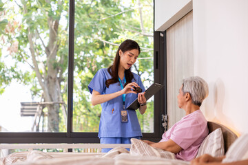 Obraz premium Nurse patient hospital healthcare senior bedroom clipboard checkup caregiver woman Nurse record clipboard during hospital checkup with senior patient resting bedroom, bright window light and calm