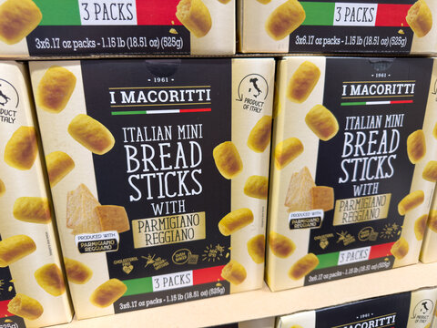 I Macoritti Italian Mini Bread Sticks With Parmigiano Reggiano At Costco