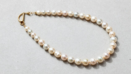 Obraz premium Modernist Asymmetrical Baroque Pearl Necklace with Gold Detail