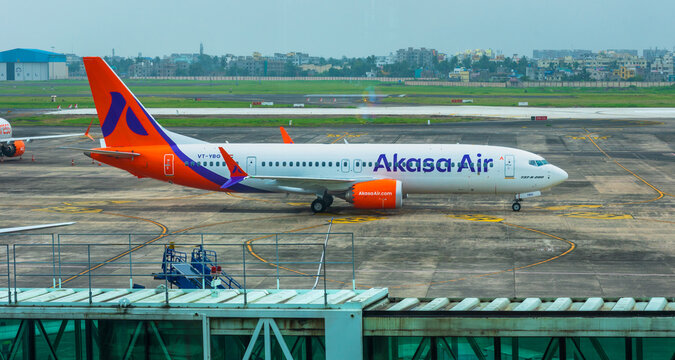 November: 01,2025. This image features an Akasa Air Boeing 737 MAX 8 aircraft, registered as VT-YBG. 