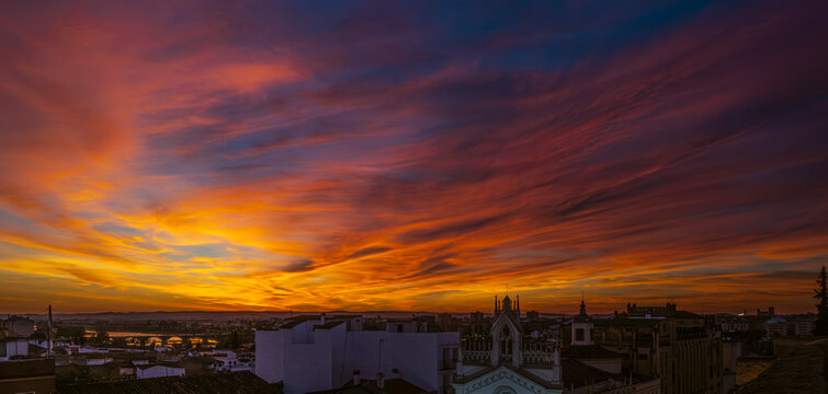 Badajoz al anochecer