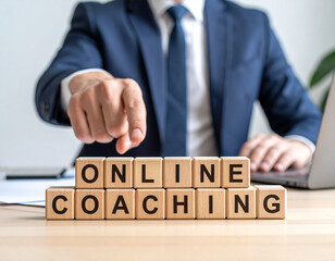 Obraz premium Online Coaching - Geschäftsmann zeigt auf den Text 