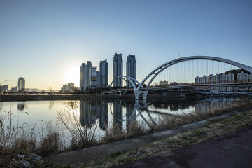 일출,태화강,십리대밭교,아치,고층아파트,태화동,중구,울산 © JinChang