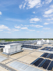 Obraz premium Aerial view of a modern logistics center with solar panels and energy storages on the roof