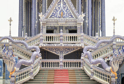 A beacon of coastal devotion, Wat Paknam Kham Nu Chanthaburi famed "Blue Temple" is an architectural masterpiece celebrated for its ethereal sapphire radiance. The sanctuary is enveloped in a seamless