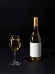 Obraz premium White Wine Bottle Label Mockup – Premium Packaging Presentation