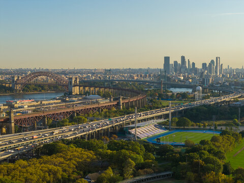 Hell Gate Bridge and Manhattan skyline - New York, United States