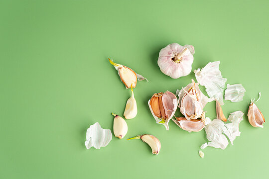 fresh garlic cloves and skin healthy food composition