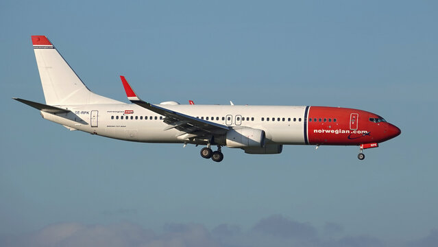 Norwegian Airlines Airbus A320 landing at Prague International Airport