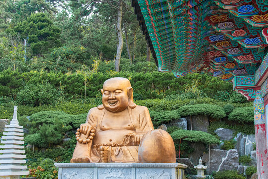 Statue de Bouddha au Temple Haedong Yonggungsa, Busan, Cor&eacute;e du Sud, Asie