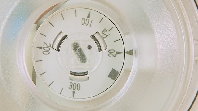 A pristine, white-faced pressure gauge actively monitors an air filter, displaying a low differential reading in Pa.