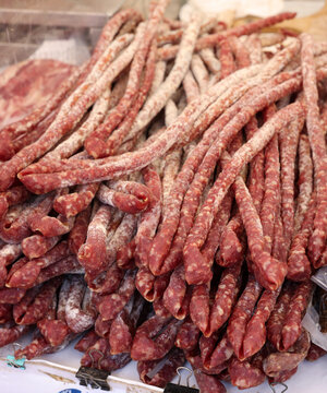 Salsiccia, a traditional Italian pork sausage, often found in a cured form, usually raw and requiring heat treatment before consumption. Often seasoned with fennel, garlic, salt, and pepper.
