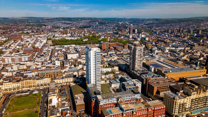 Obraz premium High altitude urban panorama overlooking the heart of a coastal British city