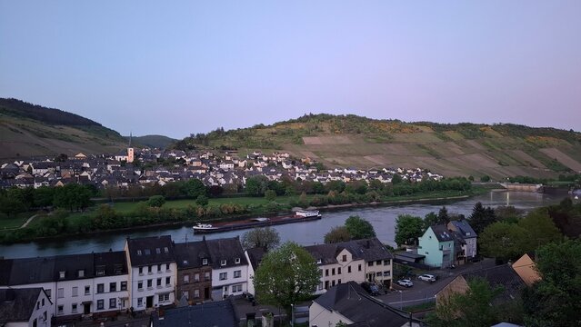 Schiffsverkehr auf der Mosel