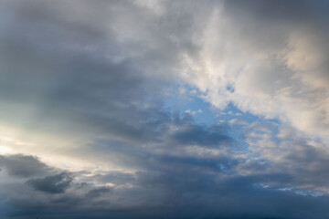 Obraz premium 春の風景 雲が多い夕方の空08