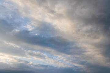Obraz premium 春の風景 雲が多い夕方の空12