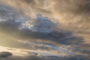 Fototapeta premium 春の風景 雲が多い夕方の空14