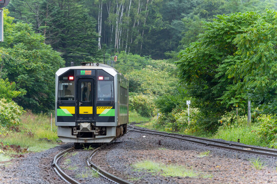 JR函館本線・H100形気動車　DECMO　小樽&hArr;長万部