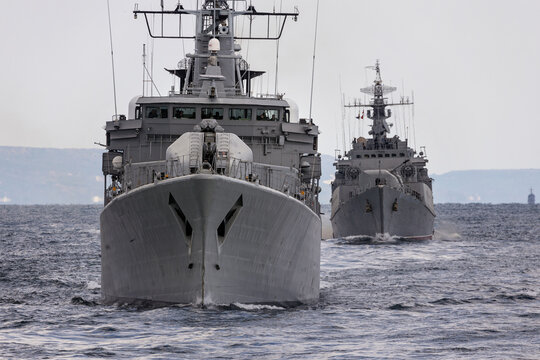 Formation of warships in the Black Sea during a peacekeeping operation. Battleships in action.