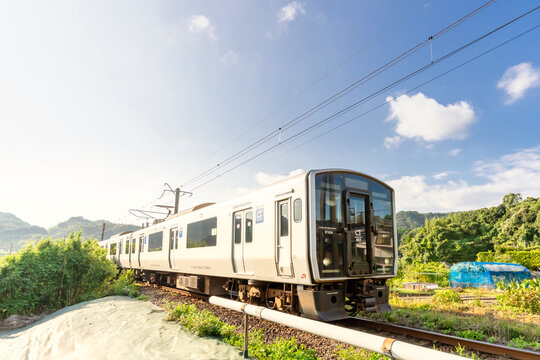 JR日豊本線・817系　鹿児島中央&hArr;都城