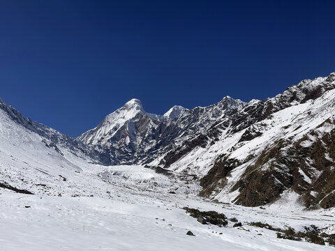 Snow covered Nanda Devi Base Camp valley and Himalayan peaks in Uttarakhand