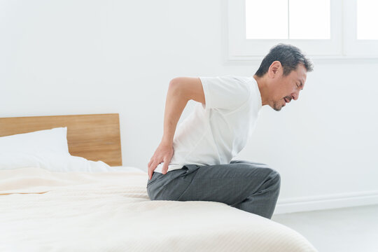 腰痛・腰の痛みに苦しむ中高年男性