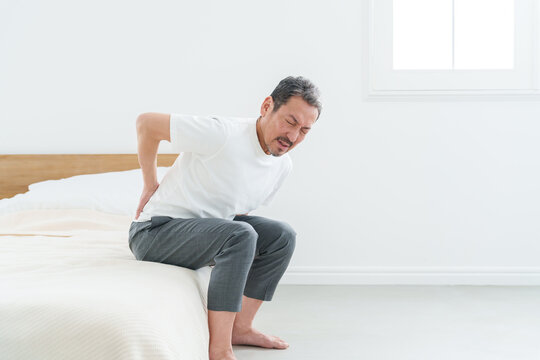 腰痛・腰の痛みに苦しむ中高年男性