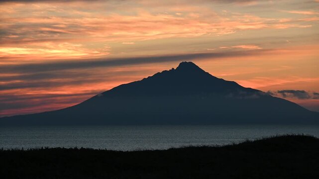 夕日と影富士　北海道　日本