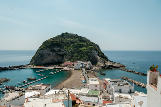 Vue de San Angelo &agrave; Ischia, Italie