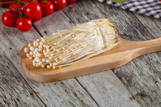 Raw organic fresh enoki mushrooms
