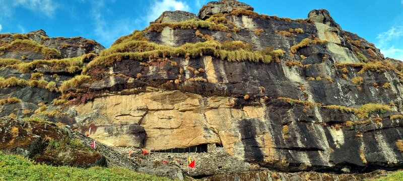 Layered rock cliff and rugged Chipla Kedar Himalayan trekking landscape