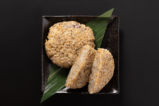 ［国産　米］おやき（しそとごま）