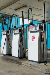 A petrol and diesel bowser pump at a garage service station in country Australia.  An old fashioned petrol and diesel pump in a gas station forecourt shows high prices during the energy crisis. © Banana Photography
