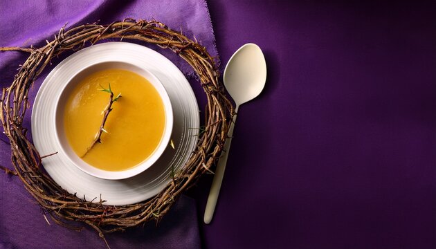 Fastenzeit Christlich N Schlichte Fastensuppe Mit Dornenkranz Auf Lila Tuch Symbol Fur Verzicht Und Passionszeit Copyspace