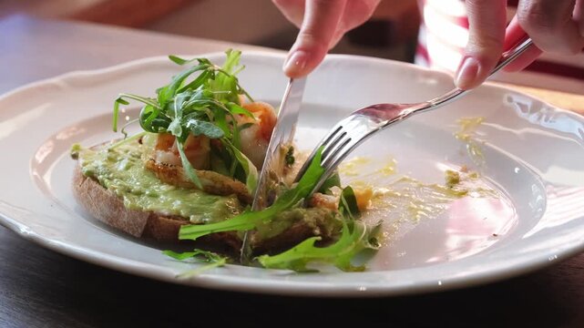 Dull knife failing to cut food symbolizing inefficiency and bad preparation. Metaphor for poor management, inadequate tools, and customer dissatisfaction