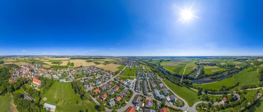 Ausblick auf die Ortschaft Gamerschwang im oberschw&auml;bischen Donautal bei Ehingen s&uuml;dwestlich von Ulm