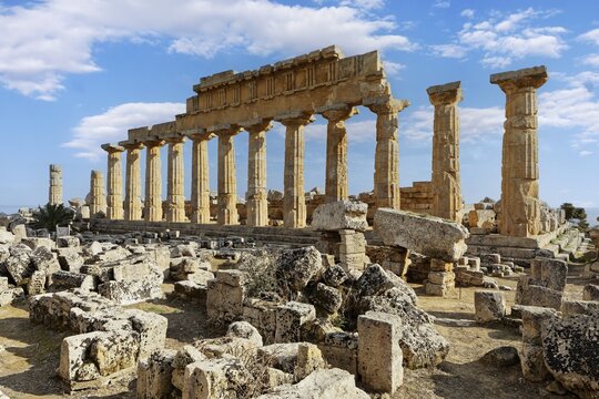 Dorian Peripteros Temple C, 550 BC, presumably dedicated to Apollo, partly rebuilt in 1925, Acropolis by Selinus, archaeological sites of Selinunte, Parco Archeologico di Selinunte, Castelvetrano, Trapani community consortium, Sicily, Italy, Mediterranean