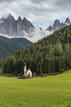 Church of St. Johann in Ranui, San Giovanni, St. John's Chapel, Geisler Group, Villn&ouml;&szlig;tal, St. Magdalena, Bolzano, South Tyrol, Italy