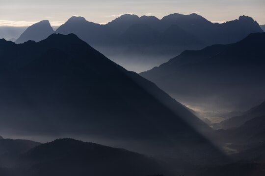 Blue hour with mountain peaks, Mieming Mountains, Reutte, Au&szlig;erfern, Tyrol, Austria
