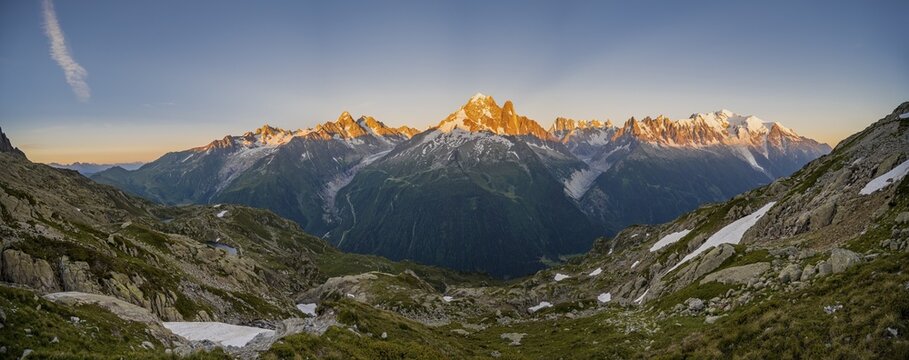 Alpine glow, mountain panorama, Mer de Glace and Glacier d'Argenti&egrave;re, Aiguille Verte, Aiguille du Midi, Aiguille du Moine, Mont Blanc, Grandes Jorasses, Mont Blanc massif, Chamonix-Mont-Blanc, Haute-Savoie, France